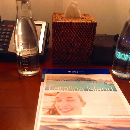 Pavilion Hotel Авалон Стая снимка