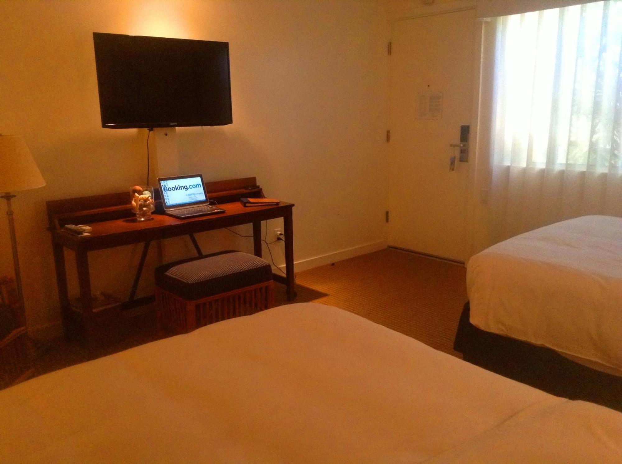 Pavilion Hotel Авалон Стая снимка